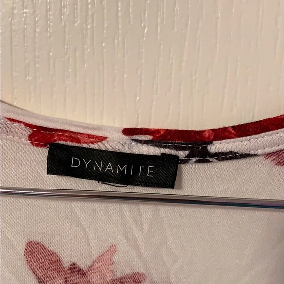 White tank top with roses! - Picture 3 of 3